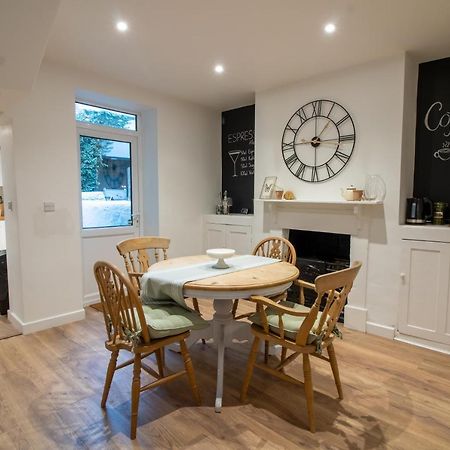 Stylish And Modern Town Centre End-Of Terrace Home Newton Abbot Exterior photo