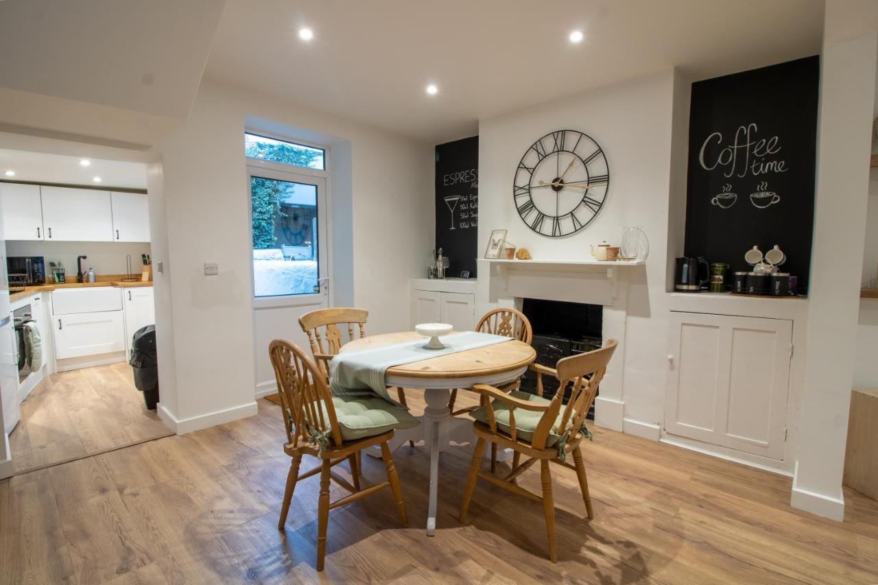 Stylish And Modern Town Centre End-Of Terrace Home Newton Abbot Exterior photo