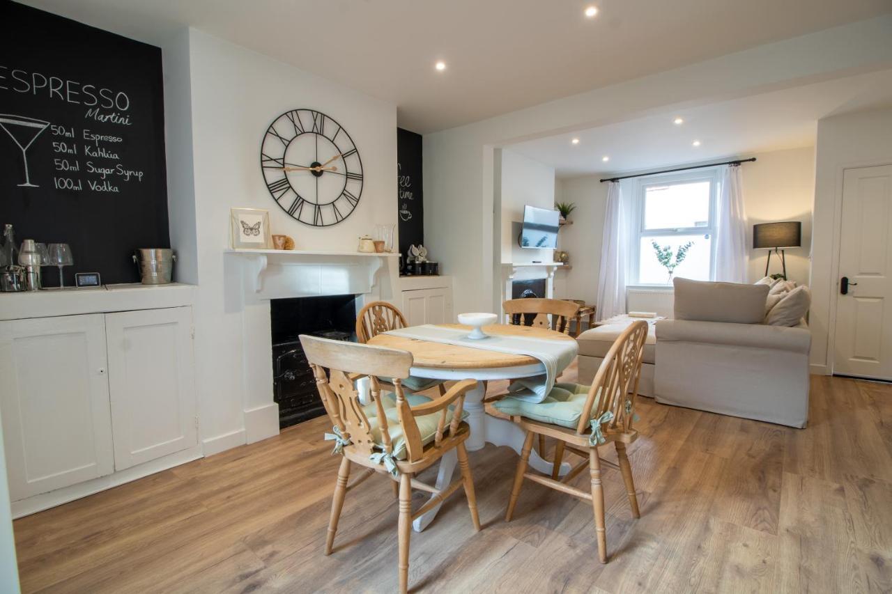 Stylish And Modern Town Centre End-Of Terrace Home Newton Abbot Exterior photo